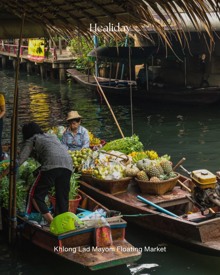 A vendor boat at Khlong Lad Mayom floating market, Bangkok